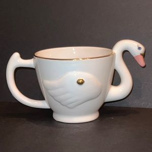 Swan shaped mug with gold details-NWOT